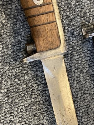 Lot 70 - Fighting Knife. A WWII collection belonging to Corporal R.G. Wall, No 6 Commando
