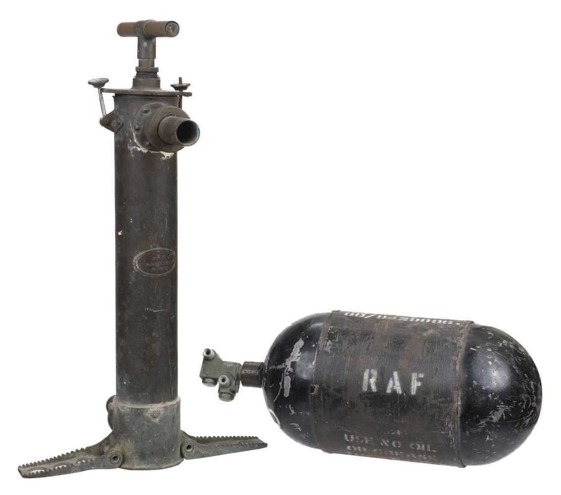 Lot 359 - Oxygen Bottle. WWII RAF oxygen bottle dated 1941, a type used in Spitfire and Hurricane