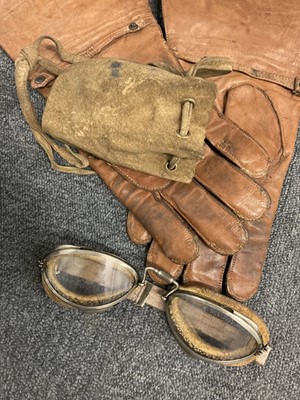 Lot 350 - Flying Apparel. 1930s pilot's flying equipment