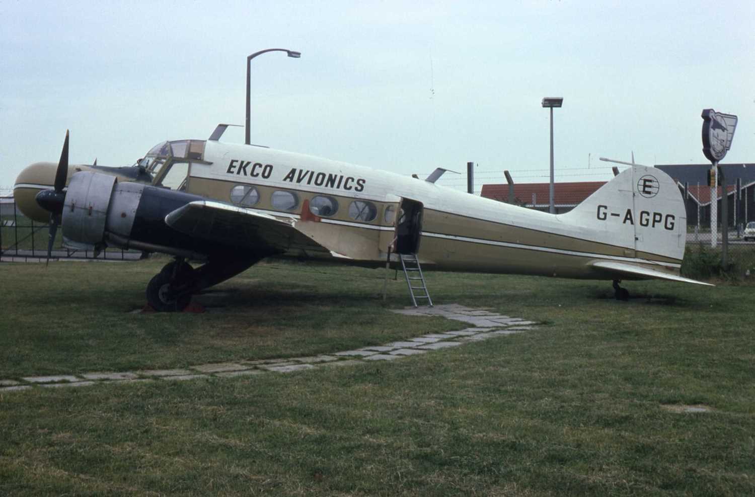 Lot 244 - Aviation Slides. Civil and Military aircraft slide collection, 1970-1990s