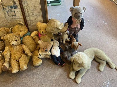 Lot 177 - Teddy Bears. A collection of 32 teddy bears, early/mid 20th century