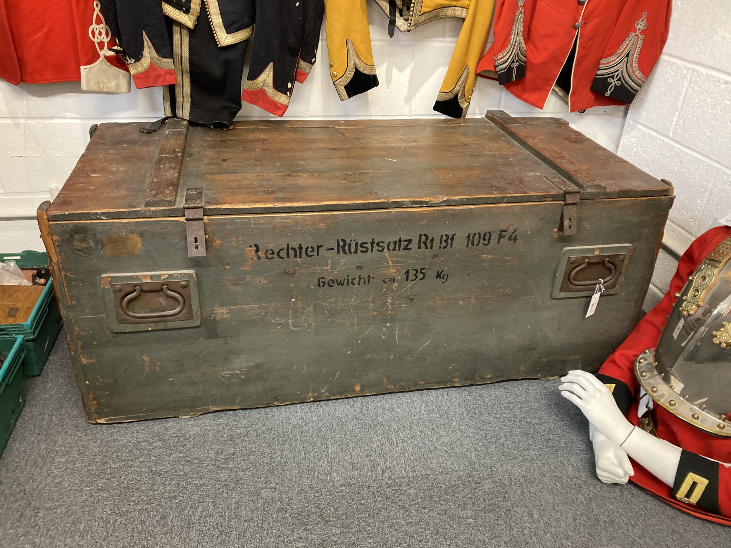 Lot 199 - Luftwaffe. A WWII German Me109 cargo crate