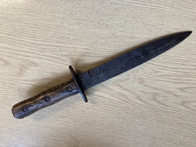 Lot 72 - Fighting Knife. A WWII Italian 'MVSN' fighting knife with folk art carved grips