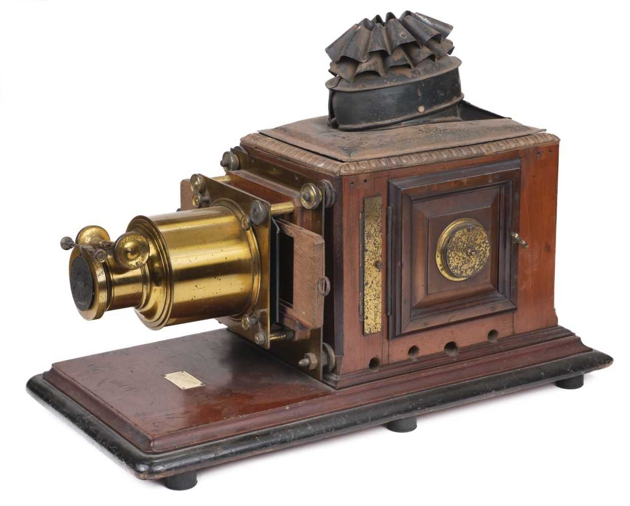 Lot 90 - Lantern slide projector. A lantern slide projector, early 20th century