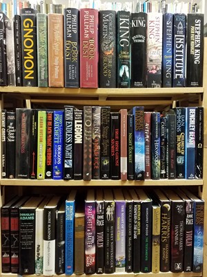 Lot 364 - Science Fiction. A large collection of modern science fiction, fantasy & horror fiction