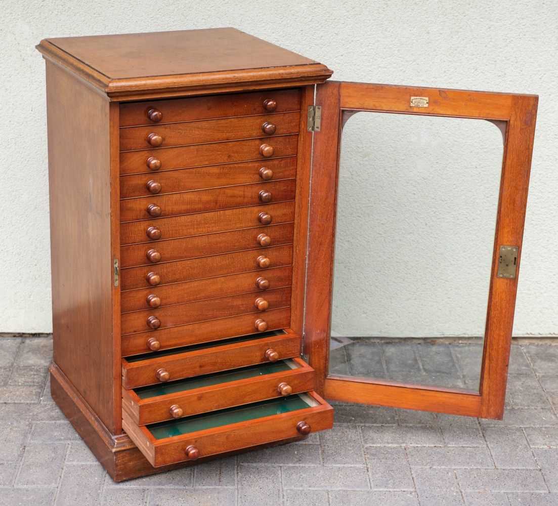 Lot 586 - Collector's Cabinet. A good Victorian mahogany collector/specimen cabinet
