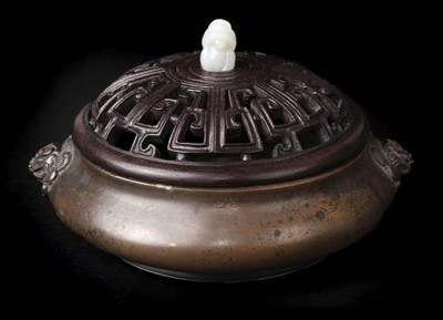 Lot 475 - Censer. A Chinese bronze censer and cover