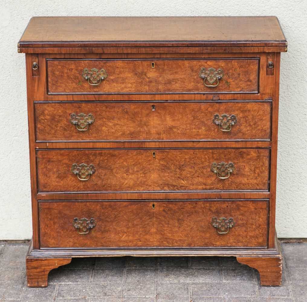 Lot 576 Bachelors Chest A 20th Century Bachelors   698704 0 Medium 