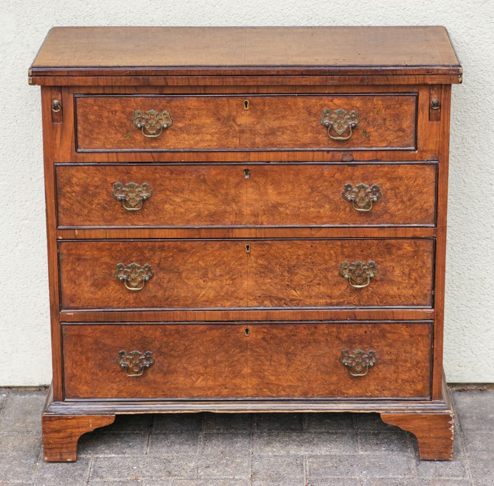 Lot 576 Bachelors Chest A 20th Century Bachelors   698704 0 