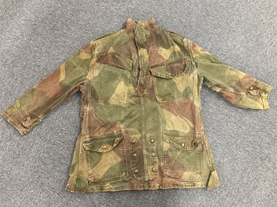 Lot 360 - Denison Smock. A WWII Airborne Troops Denison smock dated 1945