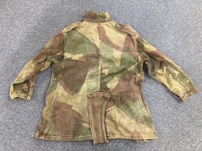 Lot 360 - Denison Smock. A WWII Airborne Troops Denison smock dated 1945