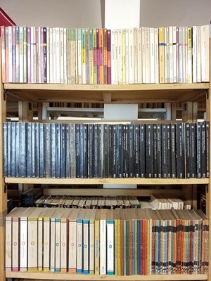 Lot 424 - Penguin Paperbacks. A large collection of approximately 800 volumes of Penguin paperbacks