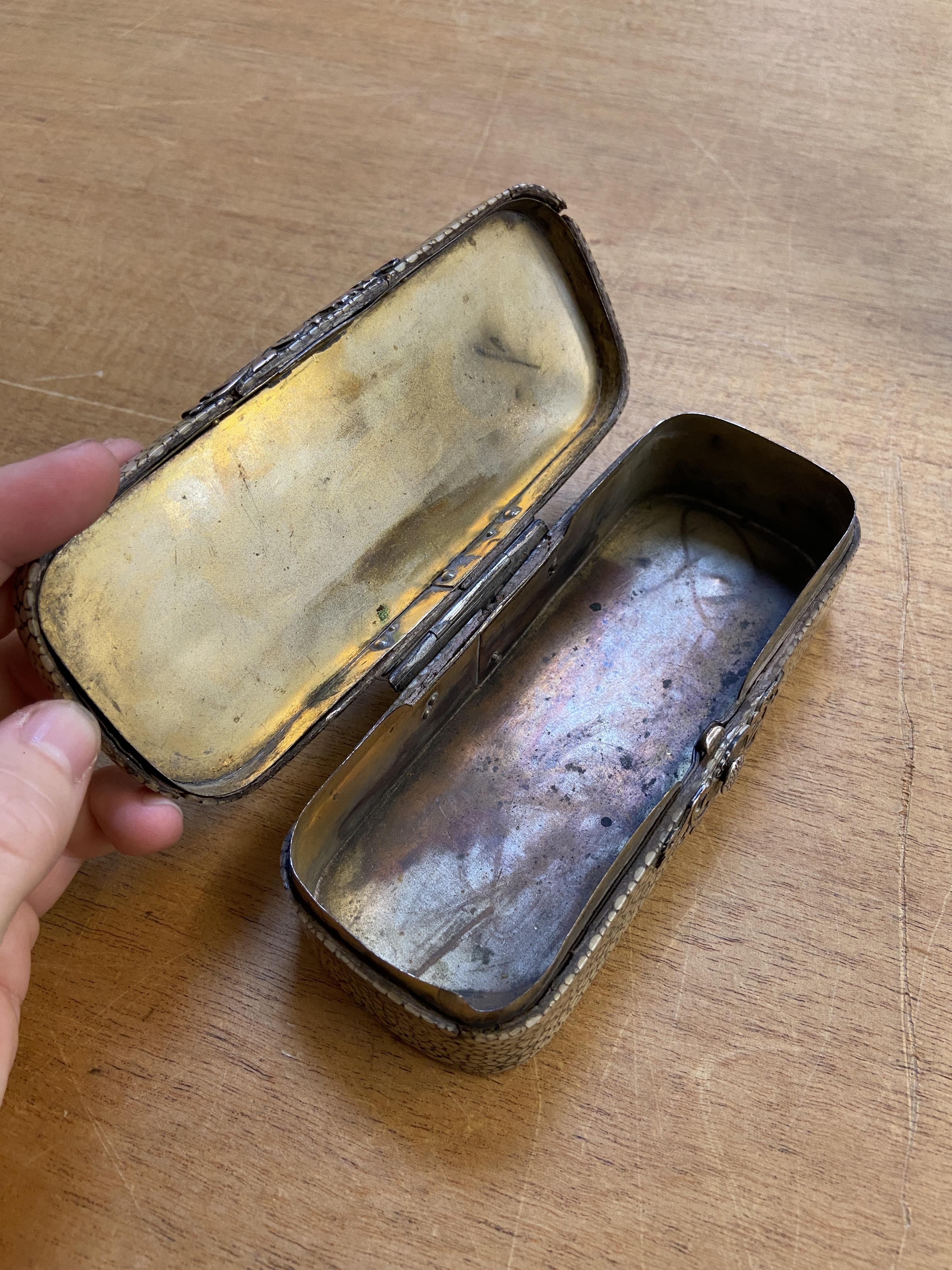 Lot 221 - Tobacco Box. An 18th century shagreen
