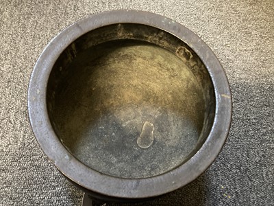 Lot 594 - Koro. Japanese bronze koro (incense burner), Genroku Era (1688-1704)