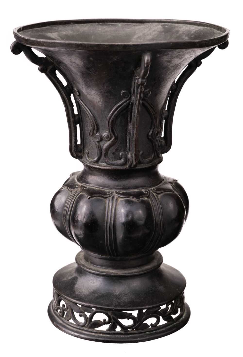 Lot 104 - Vase. Chinese bronze vase, Qing Dynasty