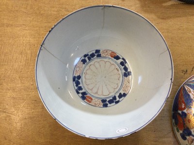 Lot 111 - Bowl. Japanese Imari porcelain bowl and cover, Edo Period, 18th Century