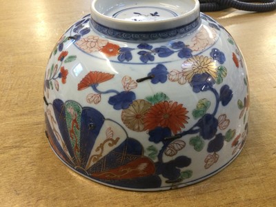 Lot 111 - Bowl. Japanese Imari porcelain bowl and cover, Edo Period, 18th Century