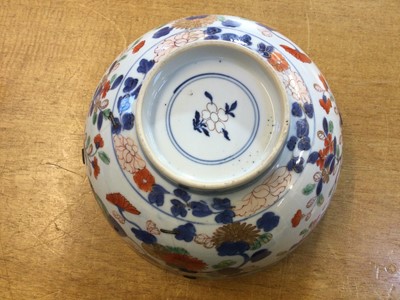 Lot 111 - Bowl. Japanese Imari porcelain bowl and cover, Edo Period, 18th Century