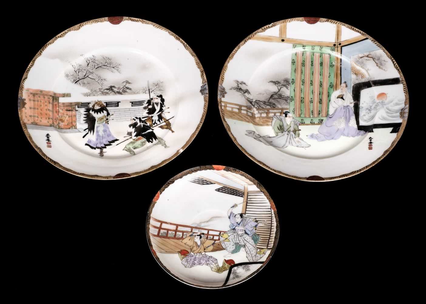 Lot 122 - Plates. Japanese polychrome 'samurai warrior' plates, Meiji Period