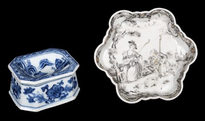 Lot 17 - Plate and Salt. 18th century Chinese porcelain plate and salt