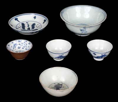Lot 20 - Vessels. Chinese porcelain vessels, 17/18th century