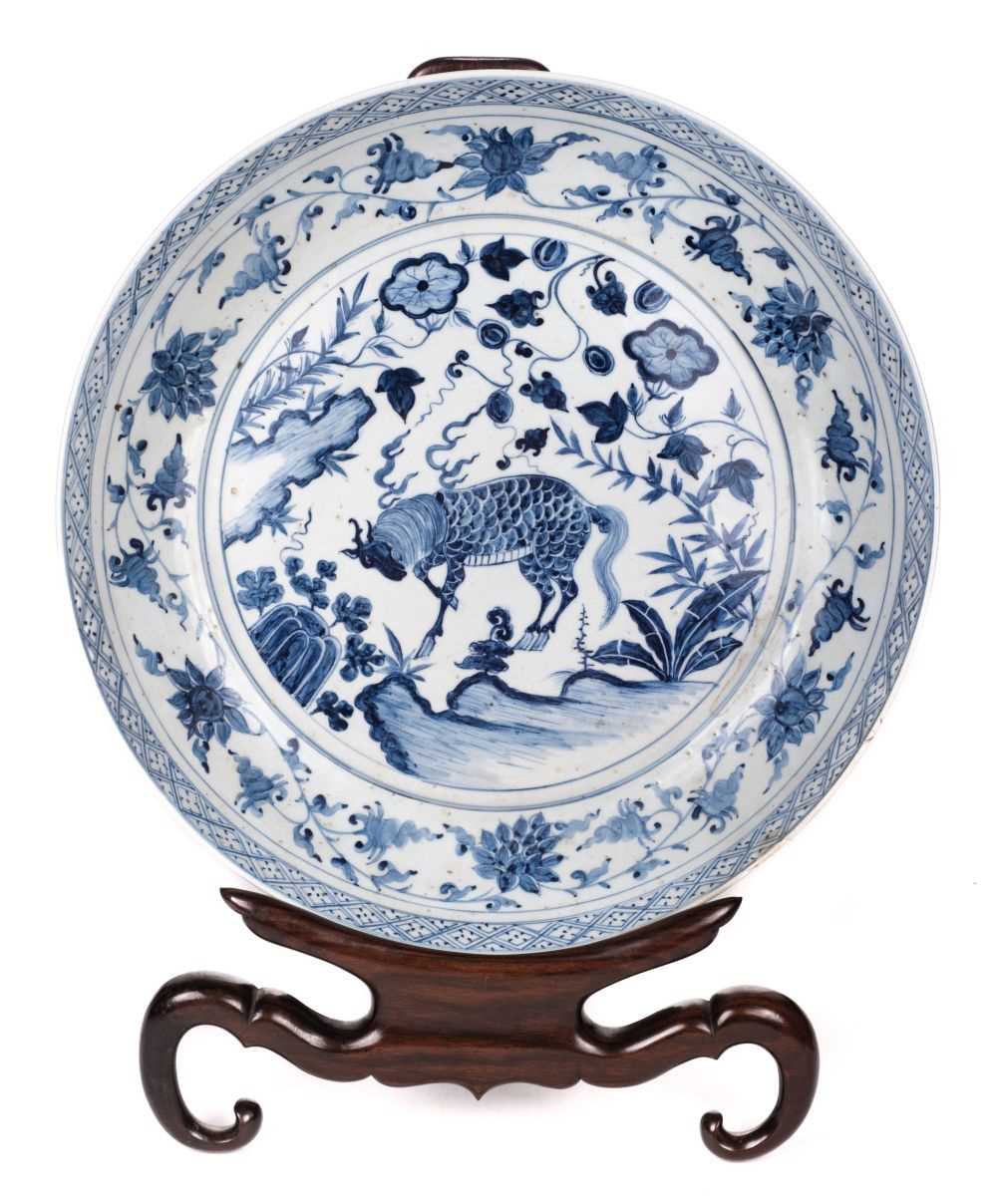 Lot 320 - Charger. A 19th century Chinese Yuan style porcelain charger