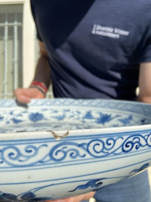 Lot 320 - Charger. A 19th century Chinese Yuan style porcelain charger