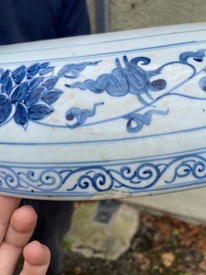 Lot 320 - Charger. A 19th century Chinese Yuan style porcelain charger