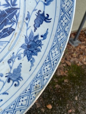 Lot 320 - Charger. A 19th century Chinese Yuan style porcelain charger