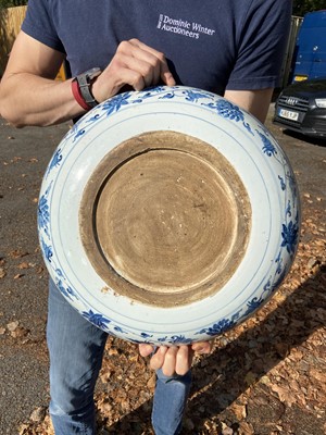 Lot 320 - Charger. A 19th century Chinese Yuan style porcelain charger