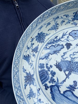 Lot 320 - Charger. A 19th century Chinese Yuan style porcelain charger