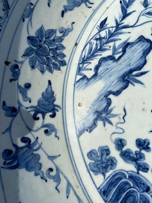 Lot 320 - Charger. A 19th century Chinese Yuan style porcelain charger