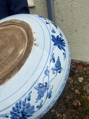 Lot 320 - Charger. A 19th century Chinese Yuan style porcelain charger