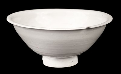 Lot 564 - Bowl. A Chinese Dingyau ware bowl, late Southern Song (1127-1279)