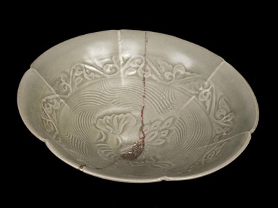 Lot 50 - Chinese Yaozhou kiln celadon bowl, Jin Dynasty (1115-1234)