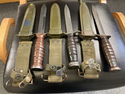 Lot 331 - Fighting Knives. WWII American fighting knives, including Marine Corps Camillus