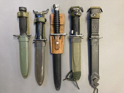 Lot 329 - Fighting Knives. American fighting knives, including a M5A1 and other knives