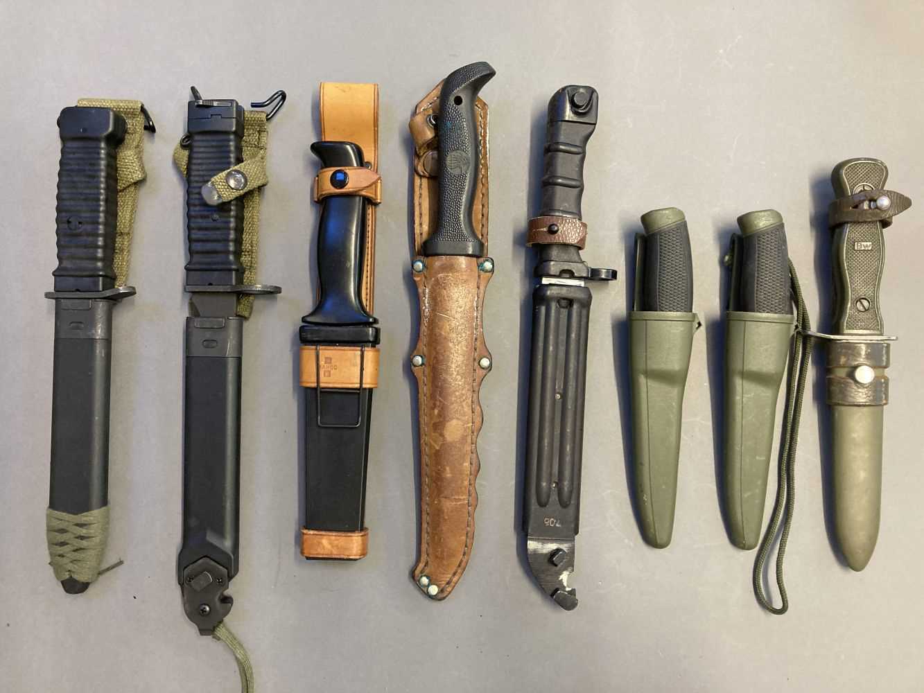 Lot 337 - Knives. German AES fighting knife and other