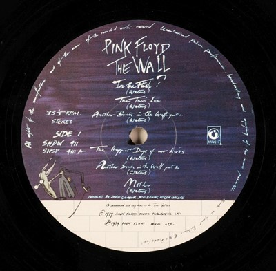 Lot 128 - Pink Floyd & Led Zeppelin. Collection of 7 original vinyl rock records / LPs