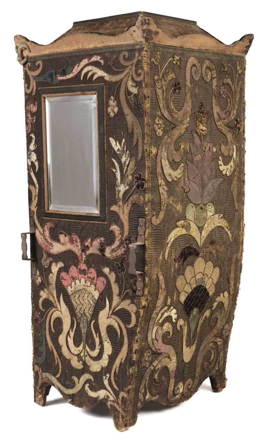 Lot 704 - Sedan Chair. Shelves in the form of a sedan chair covered with early fabrics, Paris, early 20th c.