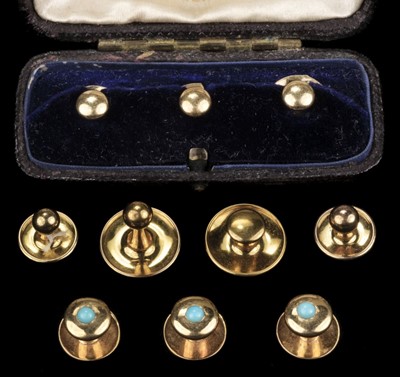 Lot 469 - Collar Studs. 9ct gold collar studs in fitted case and other studs