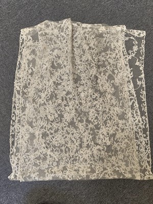 Lot 757 - Lace. A Flemish lace bertha, late 17th/early 18th century, & other Belgian lace