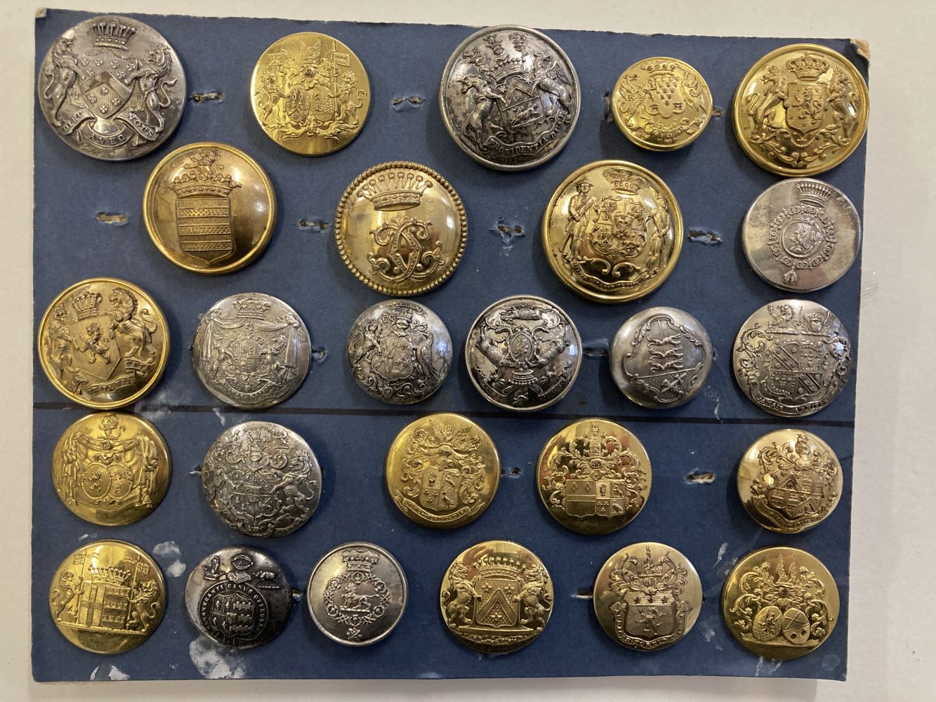 Lot 668 - Livery Buttons. A fine collection of 85