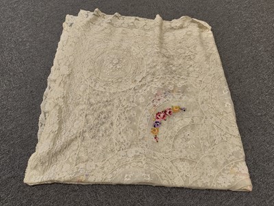 Lot 754 - Lace. A collection of lace and needlework items, 19th & 20th century
