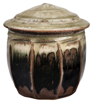 Lot 511 - Batterham (Richard, 1936-2021). A cut sided stoneware caddy and cover