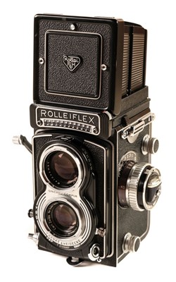 Lot 212 - Rolleiflex 3.5T TLR Medium Format Film Camera with prism finder & lots of other accessories