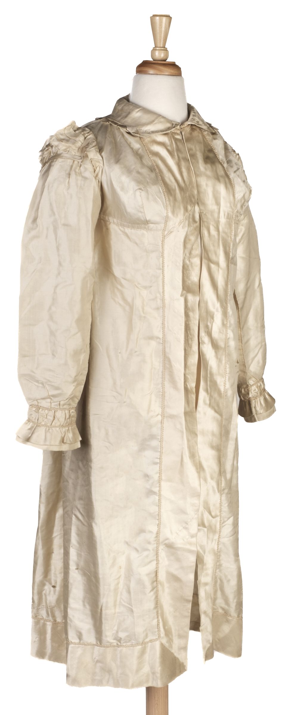 Lot 722 - Clothing. A Regency silk pelisse, circa 1810-