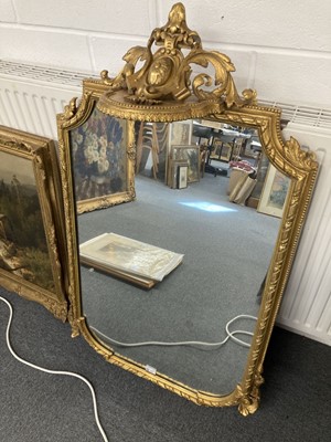 Lot 633 - Mirror. An Edwardian gilt moulded mirror