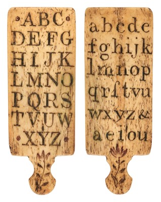 Lot 462 - Hornbook. A late 18th century bone alphabet hornbook
