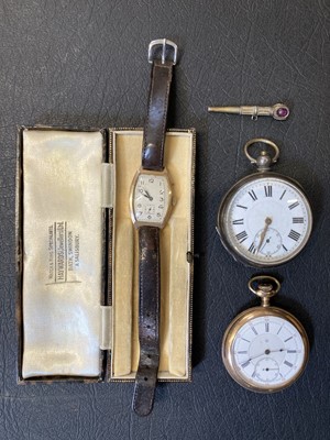 Lot 600 - Watches. An art deco gents 9ct gold wristwatch